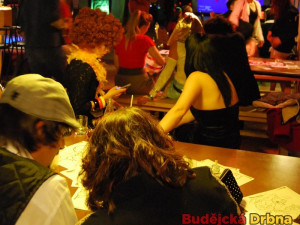 Nezřízený ples ve stylu filmových hvězd ve Slavii