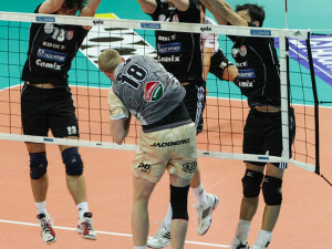 Útok Kriška do trojbloku Fila, Mach a Novotný