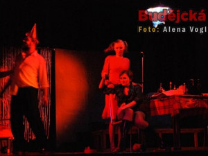 Divadelní představení Proti větru – nahniličko