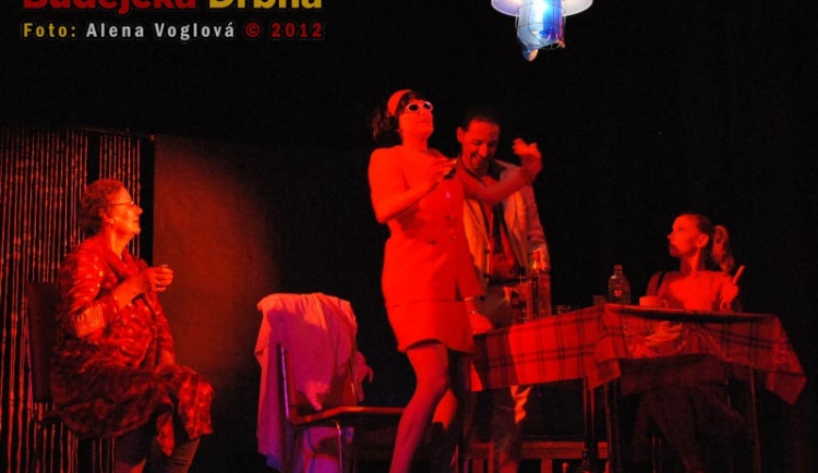 Divadelní představení Proti větru – nahniličko