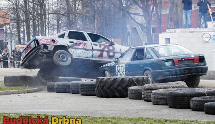 Finále bylo opravdu drsné, auta doslova létala vzduchem