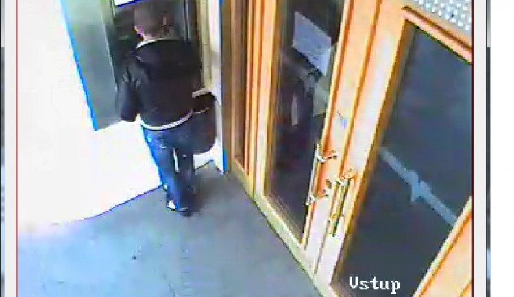 Pachatel při instalaci zařízení