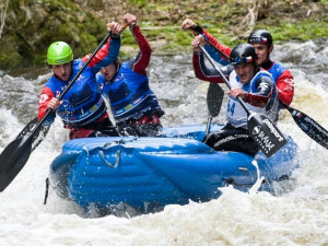 Posádka HANACE Rafters A ve složení Haleš, Saiko, Cuc a Peška během loňského závodu Českého poháru v Kamenici