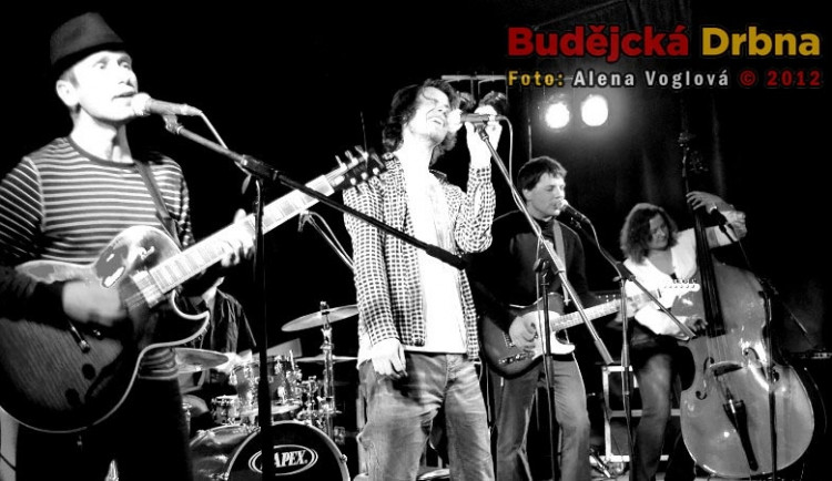 Epy de Mye na zimní verzi festivalu Okolo Třeboně v Café Klubu Slavie