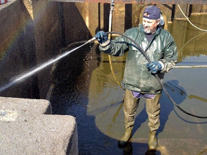 Čištění Samsonovy kašny