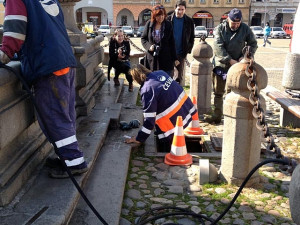 Čištění Samsonovy kašny