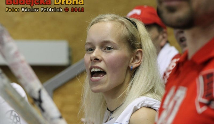 Jedna z věrných fanynek Jihostroje