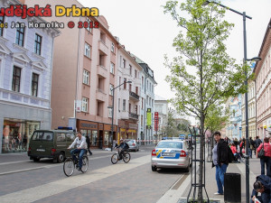 Neštěstí na Lanovce: Starší žena zemřela po pádu z okna