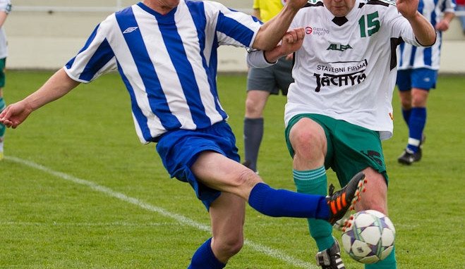 Hlubocký Karel Jonáš vypíchl míč Petru Maxovi