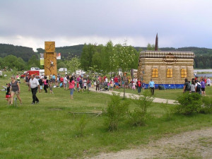 Závody dračích lodí na Lipně