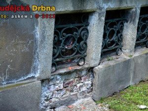 Detail stavu zdiva Hardmuthovy vily