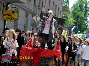 Průvod studentů částečně omezí dopravu v centru