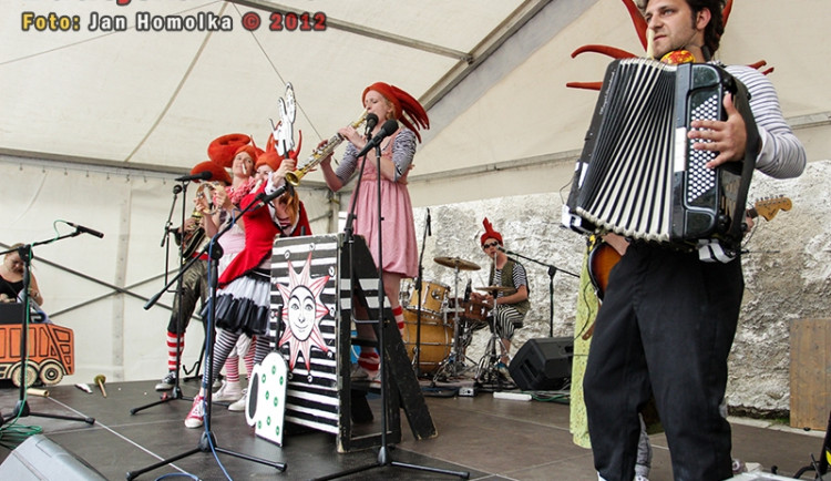 O zábavu dětí se ve čtvrtek postaral Kašpárek v rohlíku