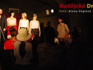 Herci spolu s klávesistou