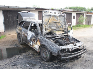 Požár Škody Octavie v Trhových Svinech