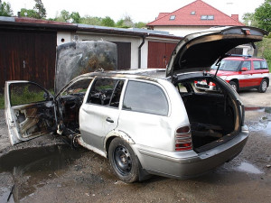 Požár Škody Octavie v Trhových Svinech
