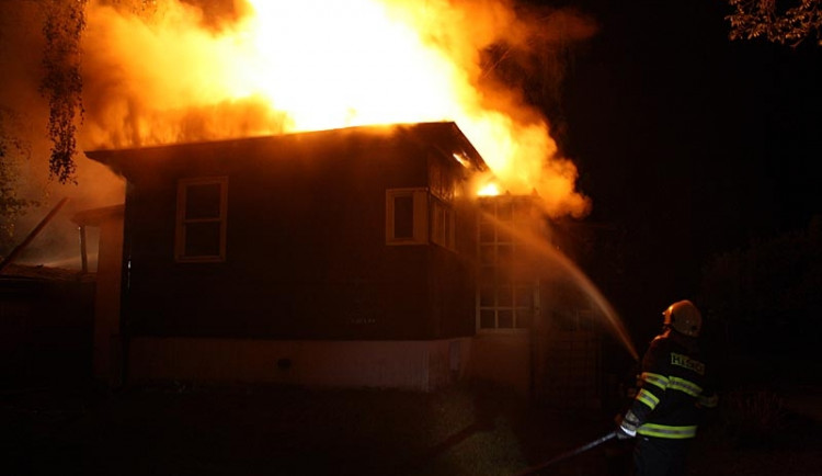 Požár zahradní chaty u Lučního jezu