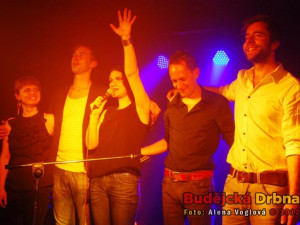 Nakonec se umělci uklonikli jako v divadle