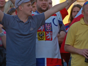 FOTOREPORT: Budějcké náměstí fandilo hokejistům