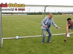 Nejmenší roudenští fotbalisté si mohli zastřílet na Ondřeje Vetchého s Luďkem Sobotou