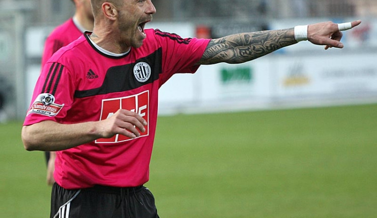 Tomáše Řepku budou fotbaloví fanoušci dál vídat v dresu Dynama České Budějovice