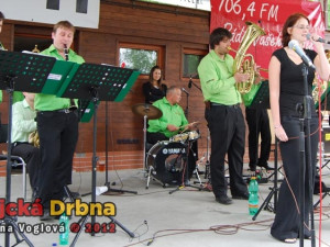 K občerstvení hrála dechovka