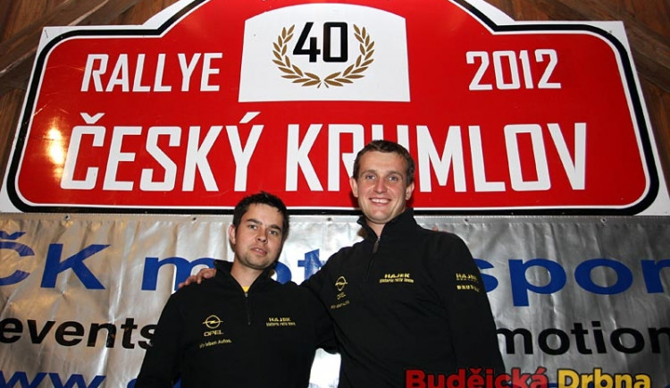 Jubilejní Rallye Český Krumlov pojede i loňský mistr Evropy v rallye historiků Miroslav Janota (vpravo se spolujezdcem Lukášem Vyoralem), který usedne za volant Opelu Kadett