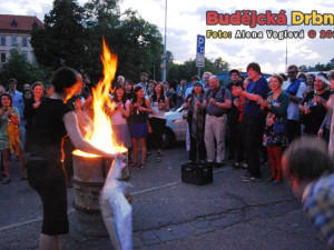 Venkovní pálení kulis