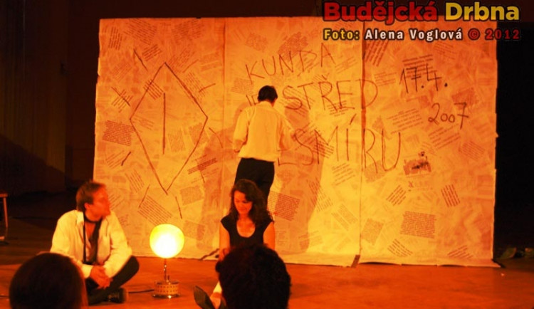 Romantické žvatlání o tom létě dokresluje herec Robert Mikluš