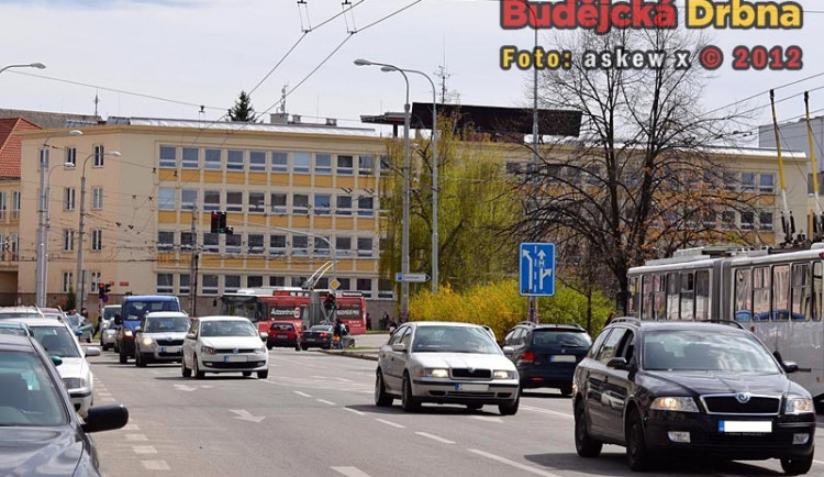 Naproti zastávce u hlavní pošty na Senovážném náměstí vznikne další zastávka MHD