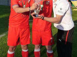 Trofej pro mistry, Tomáš Pintér vlevo