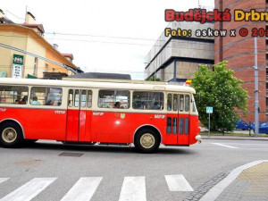Po Budějcích na Den dětí jezdil starý trolejbus Škoda 9Tr a autobus Škoda 706 RTO