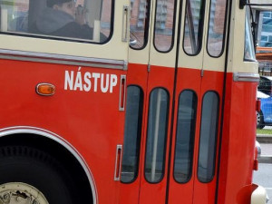 Po Budějcích na Den dětí jezdil starý trolejbus Škoda 9Tr a autobus Škoda 706 RTO