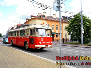 Po Budějcích na Den dětí jezdil starý trolejbus Škoda 9Tr a autobus Škoda 706 RTO