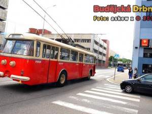 Po Budějcích na Den dětí jezdil starý trolejbus Škoda 9Tr a autobus Škoda 706 RTO