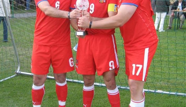 Všichni tři Jihočeši v reprezentačním dresu - zleva Tomáš Pintér, Jan Jílek a Václav Vokáč