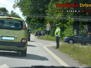 Silnice z Budějc na Hlubokou je uzavřena. Jaká je dopravní situace na objížďkách?