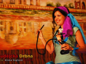 Sheyla k oživení tance použila i vodní dýmku s vanilkovým tabákem