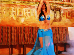 Tanečnice Sheyla tančící tarab