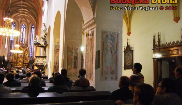 Nejcennější historickoumělecká památka se stala nejnavštěvovanějším kostelem večera