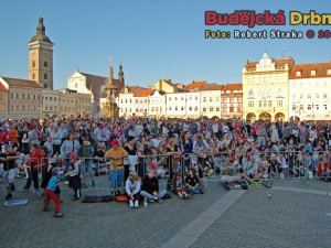 Velkoplošná obrazovka s fotbalem na náměstí nebude