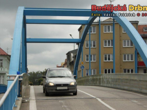 Po Modrém mostě opět můžou jezdit osobní automobily