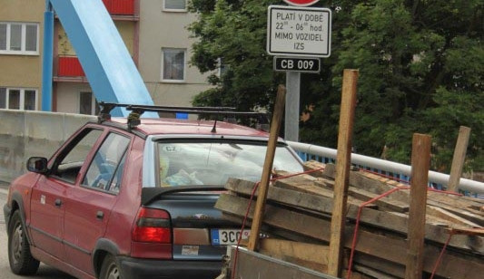 Po Modrém mostě opět můžou jezdit osobní automobily