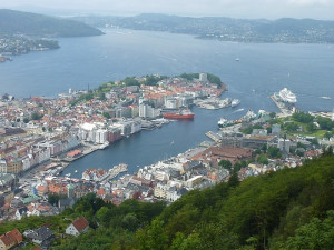 Pohled z hory Floyen na historickou část Bergenu