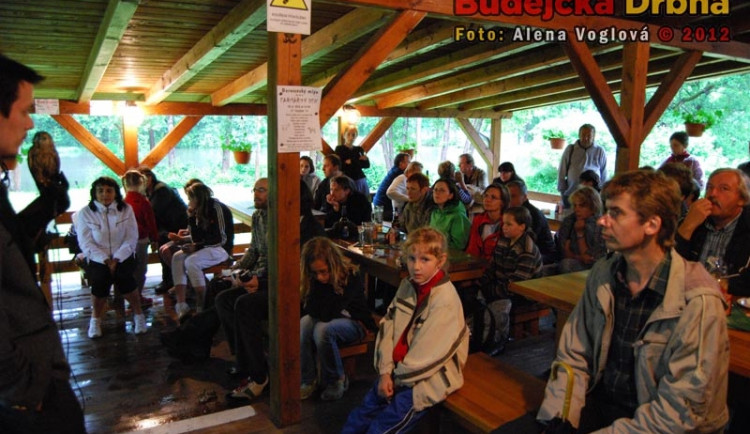 Skalní návštěvníci, kterým déšť nevadil