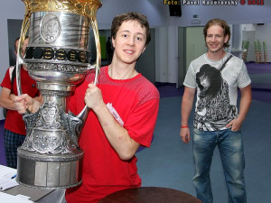 Gagarinův pohár si mohli všichni i potěžkat