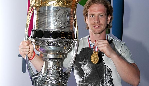 Filip Novák s Gagarinovým pohárem a medailí