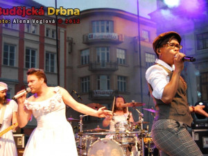 Mistrině grimas Tonya Graves