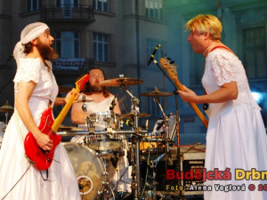 Nevěsty si zahrály sólo