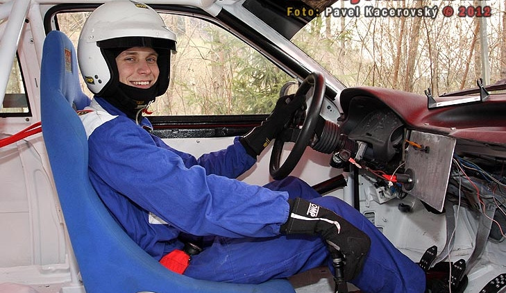 Václav Šejda v kokpitu Opelu Astra Gsi